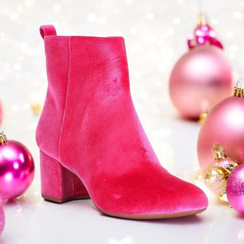 Gianni Bini JAYDENNTWO Velvet Block Heel Booties